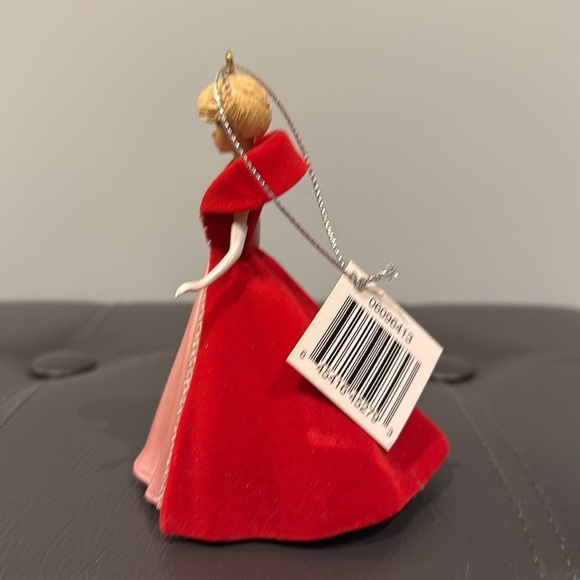 Heirloom Collection | Barbie Sophisticated Lady Ornament- 2013 - Picture 2 of 10